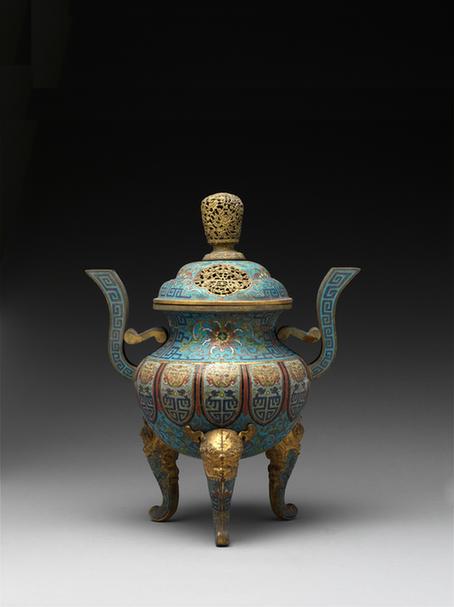 掐丝珐琅蕉叶兽面纹朝冠耳三足盖炉