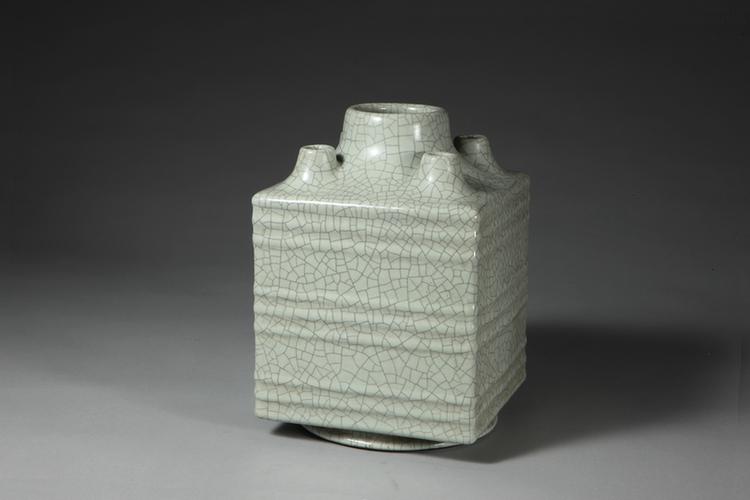 雍正款仿哥釉五孔弦纹方瓶