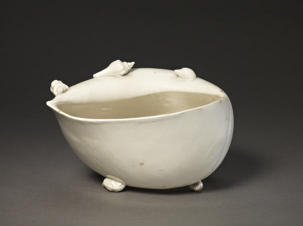 白釉海螺式洗