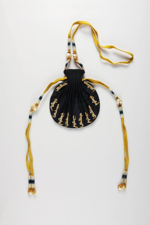 青色缎镶珠满文荷包