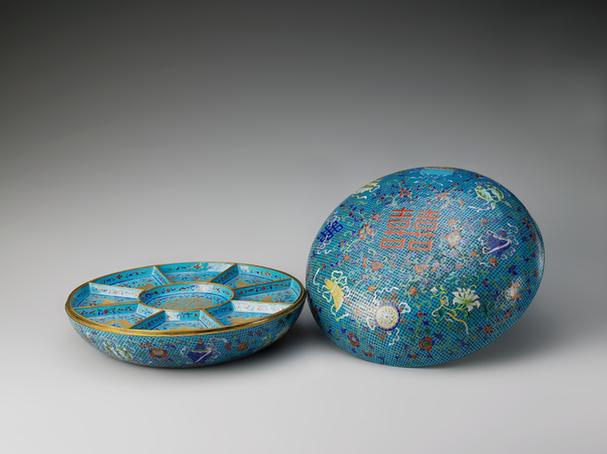 画珐琅双喜字八宝勾莲纹九子盒