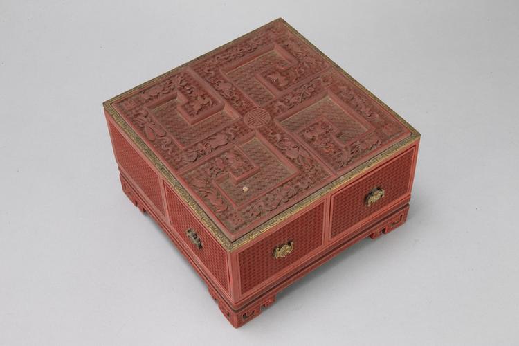 剔红锦地花果暗八仙纹方匣