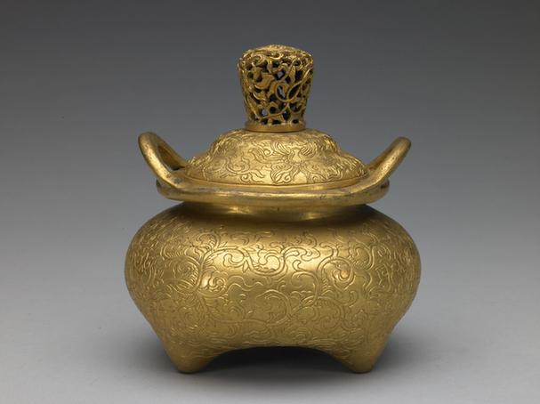 铜镀金凿花双耳三足盖炉