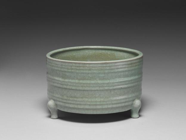 青瓷弦纹樽