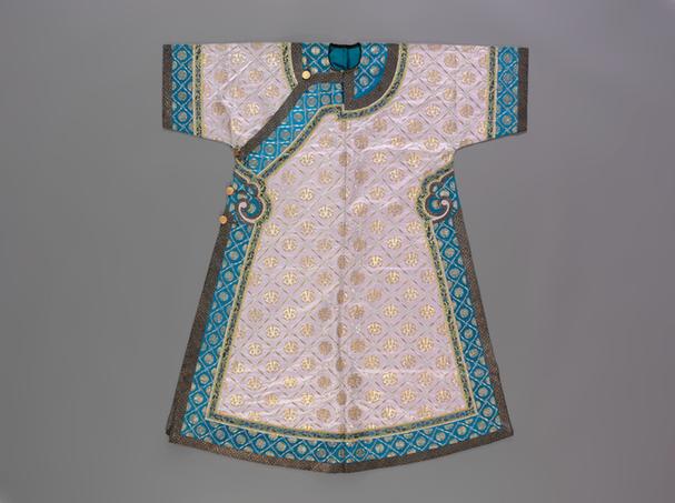 藕荷色缎平金银绣菱形藕节万字金团寿纹夹氅衣