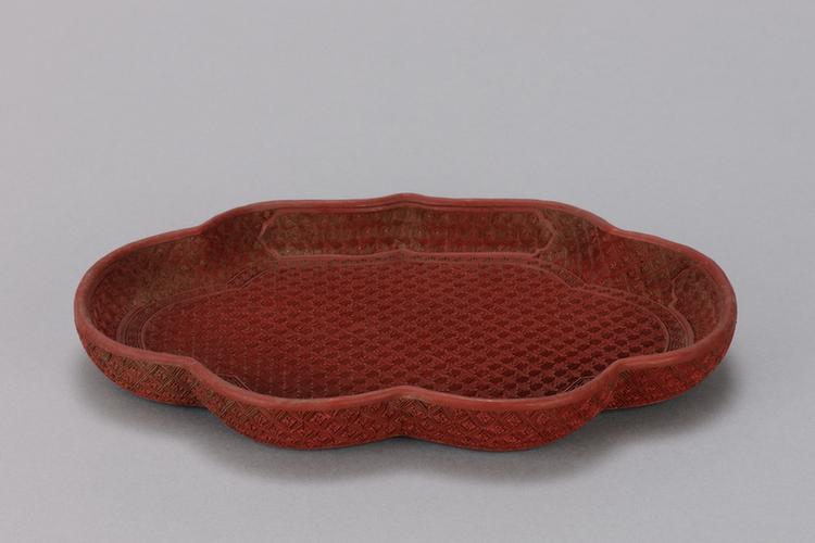 剔红锦纹云头式盘