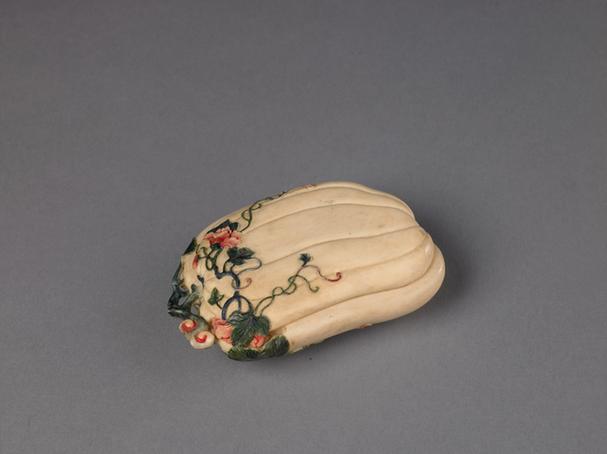 象牙染雕瓜式盒