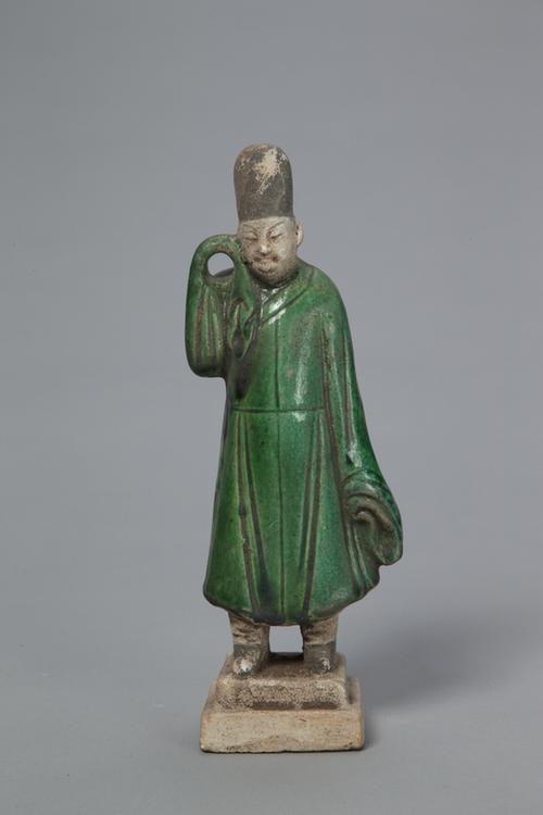陶绿釉男立俑