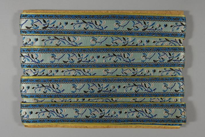 湖色缎地织金三蓝枝兰花纹绦