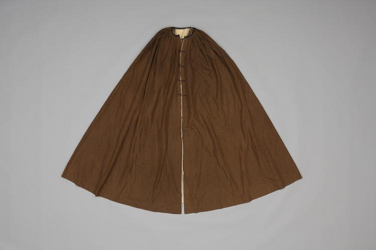 古铜色牡丹纹暗花绸珍珠皮斗蓬