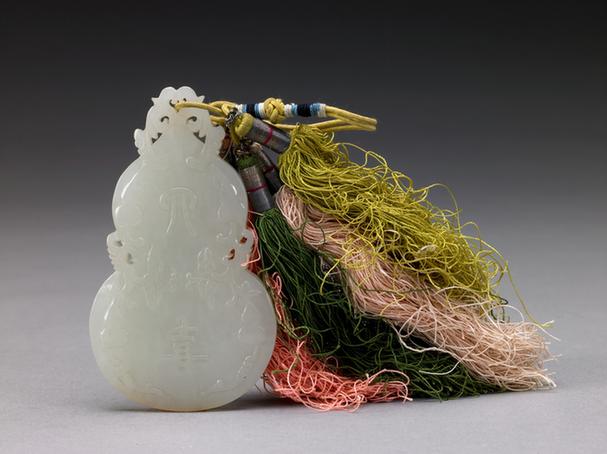 白玉“大吉”葫芦形佩