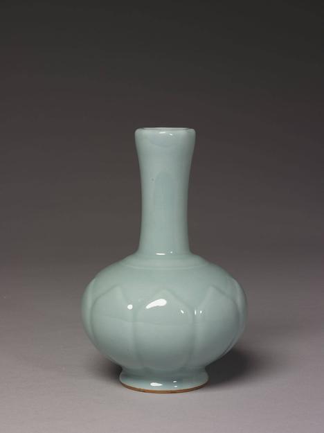 雍正窑 仿汝莲瓣瓶