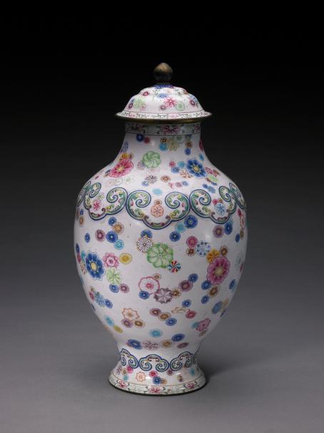 乾隆款画珐琅团锦花纹盖罐