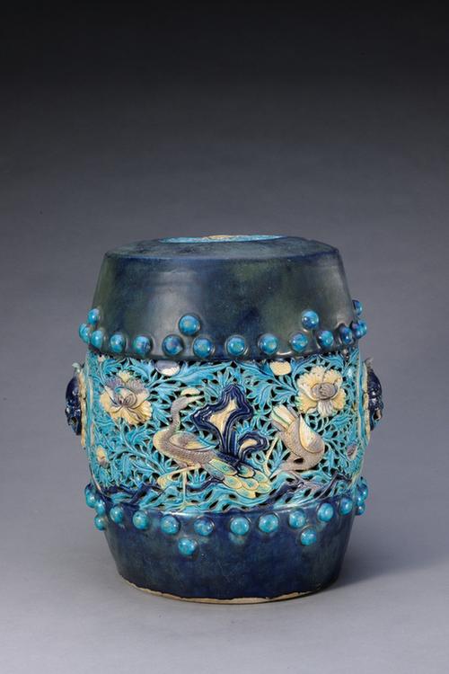 珐花镂空孔雀花卉纹绣墩