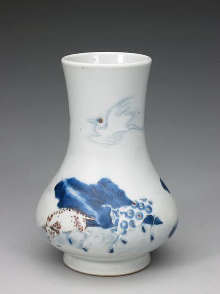 青花釉里红鹤鹿图瓶