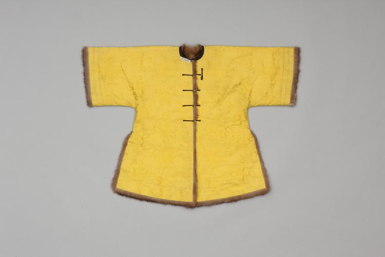 明黄色江山万代纹暗花江绸貂皮端罩