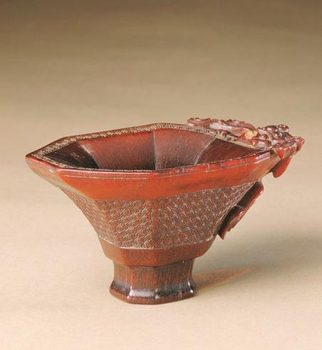 犀角雕锦地蟠螭纹八方杯