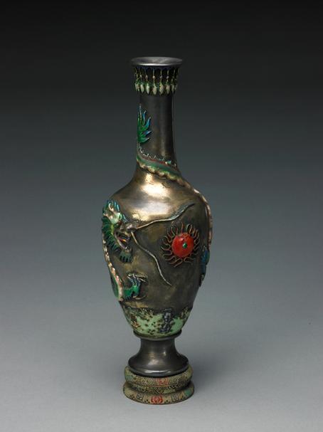 银烧蓝龙戏珠纹长颈瓶