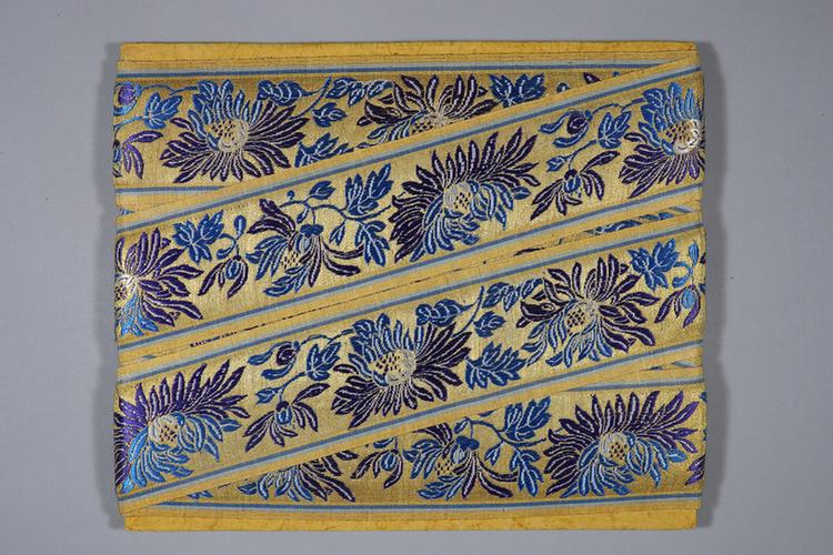 金地三蓝九花纹绦