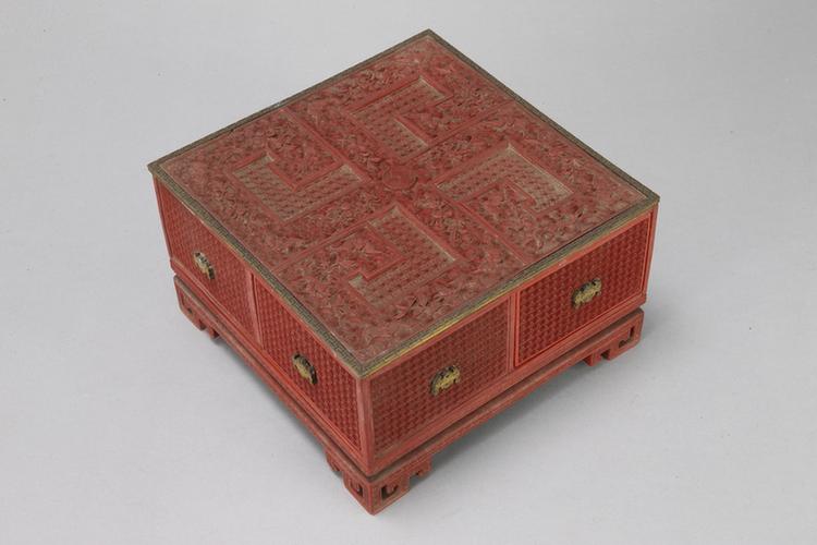 剔红锦地花果暗八仙纹方匣