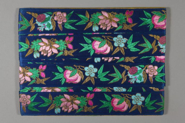 品蓝色缎地梅竹桃石榴荷花纹绦