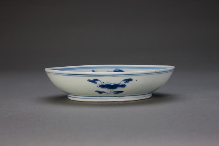 清雅古玩款青花螭虎图盘