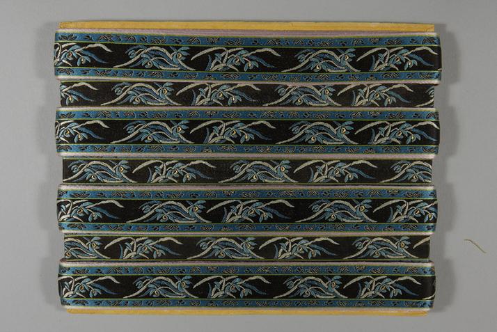 元青色缎地织金三蓝兰花纹绦