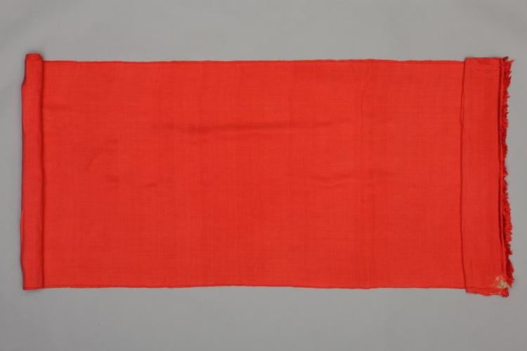 红色团石榴海棠纹春绸