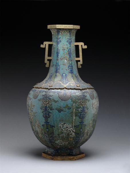 掐丝珐琅四季花卉纹双耳六方瓶