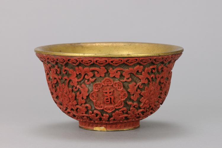 剔红长春万岁缠枝莲纹碗