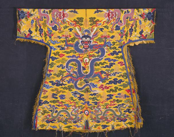 黄色缂丝万寿字云龙纹龙袍料