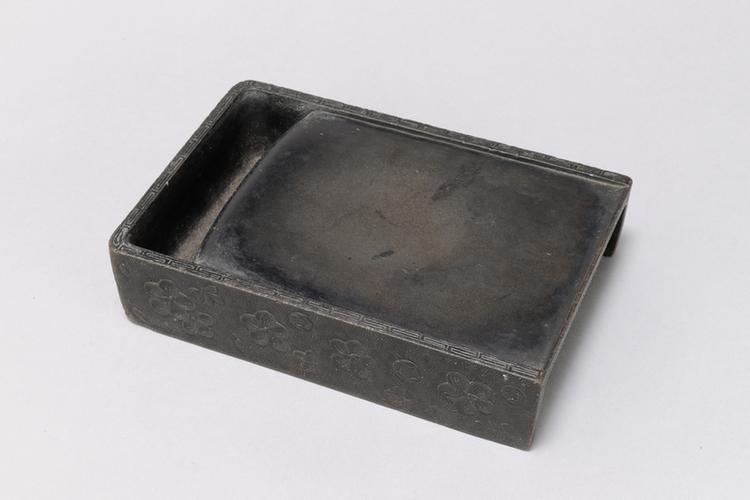 澄泥水面梅花纹长方砚