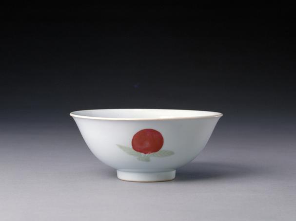 釉里红加绿三果纹碗