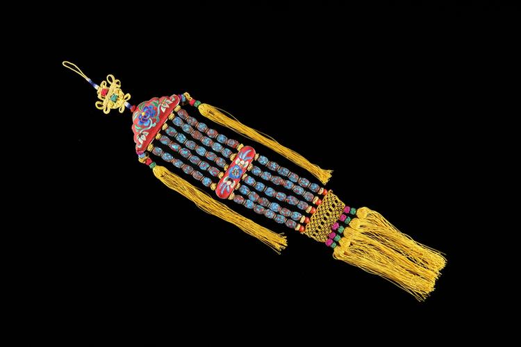 点翠紫金锭香排