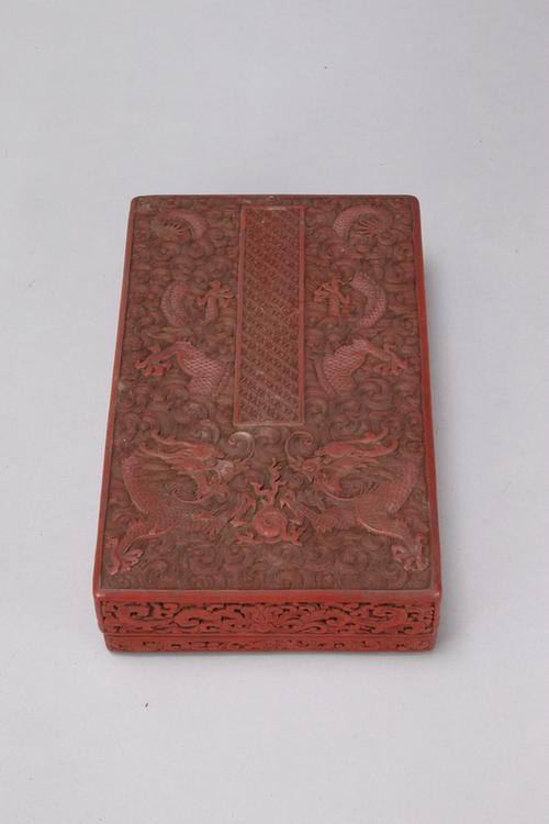 剔红海水龙珠纹长方盒