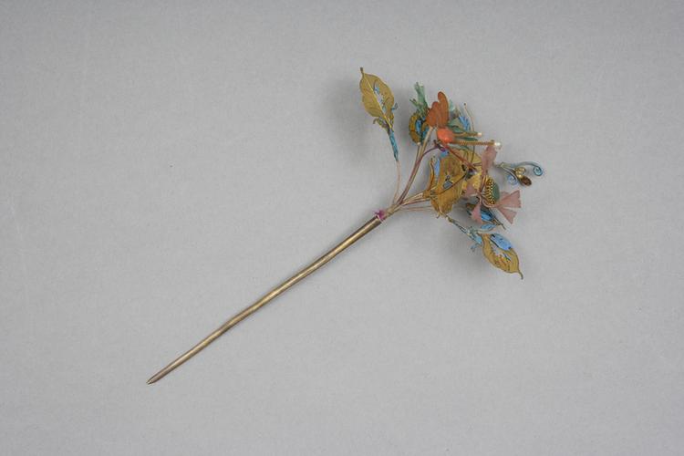 点翠镶料珠三多蝠纹头花