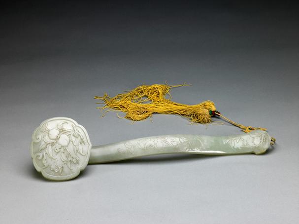 青玉浮雕福寿三多如意