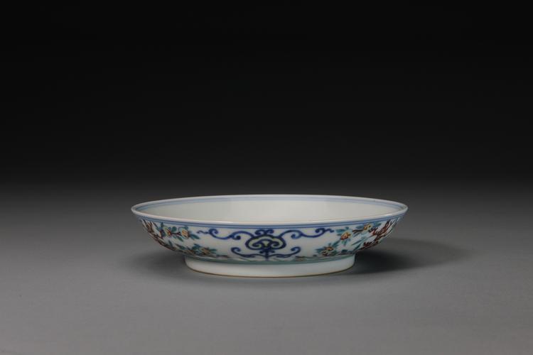 斗彩寿字桃实纹盘