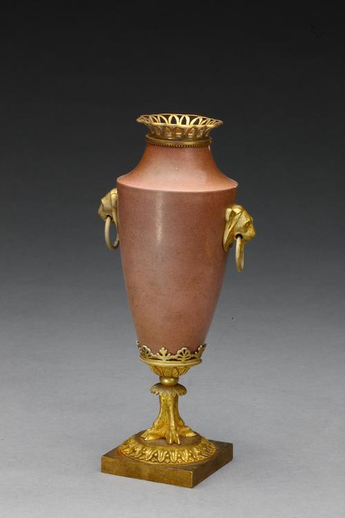 洋瓷豆红镶铜兽耳活环瓶式烛台