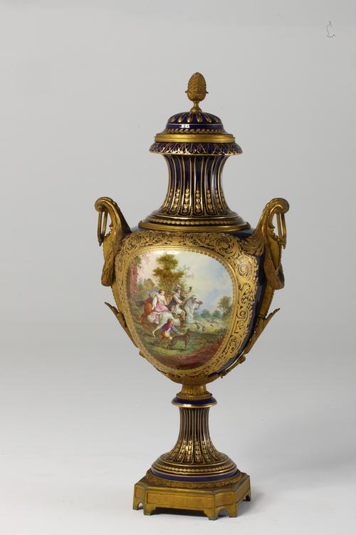 蓝釉开光山水人物图加金双耳带盖瓶