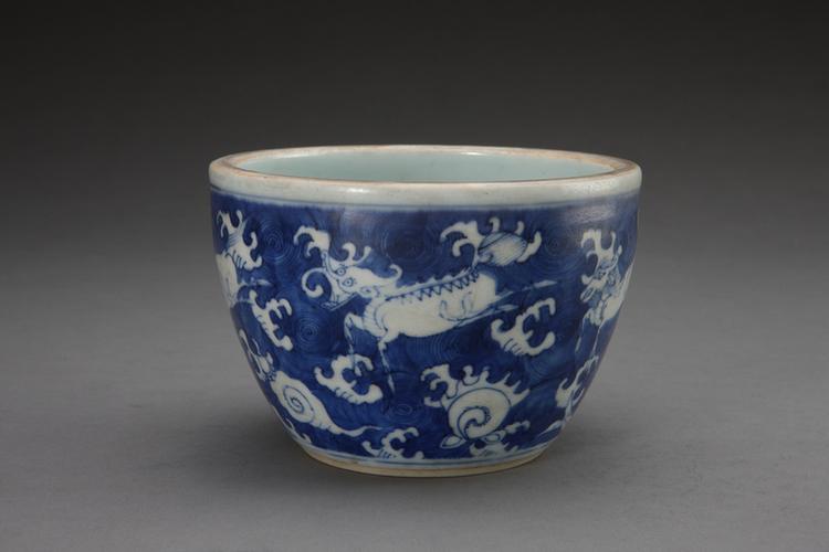 青花海水异兽图缸