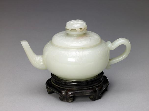 白玉蝉纹带盖执壶