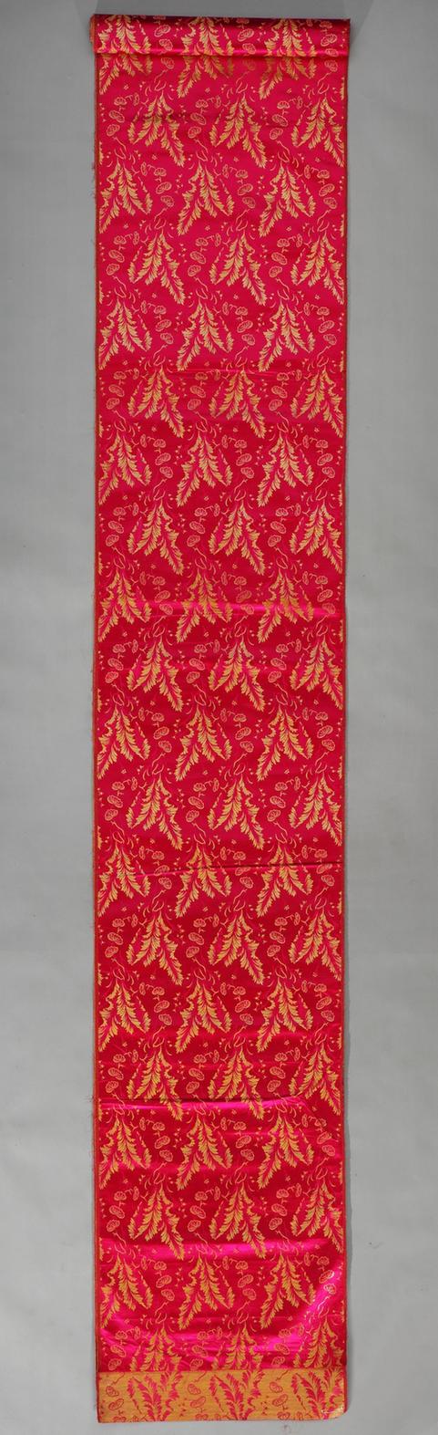 玫瑰红色花叶纹织金缎