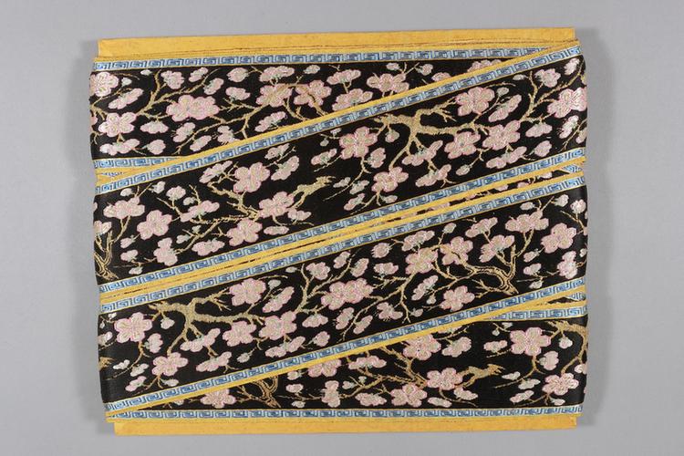 石青色缎地织金浅彩梅花纹绦