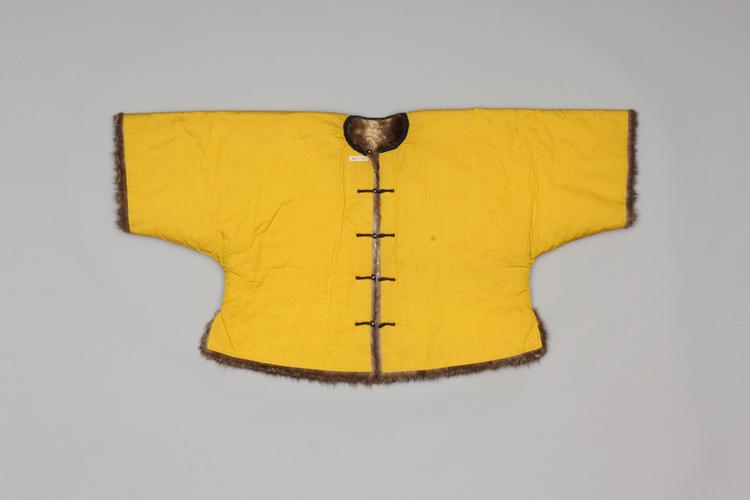 明黄色素绸玄狐皮马褂