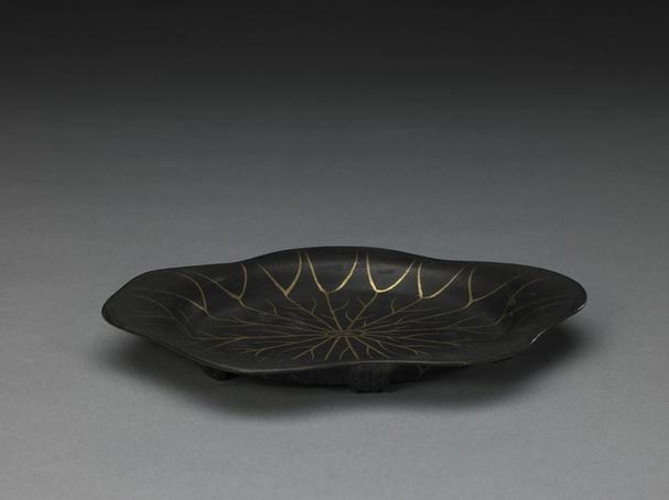 铅胎古铜色漆荷叶纹荷叶式洗