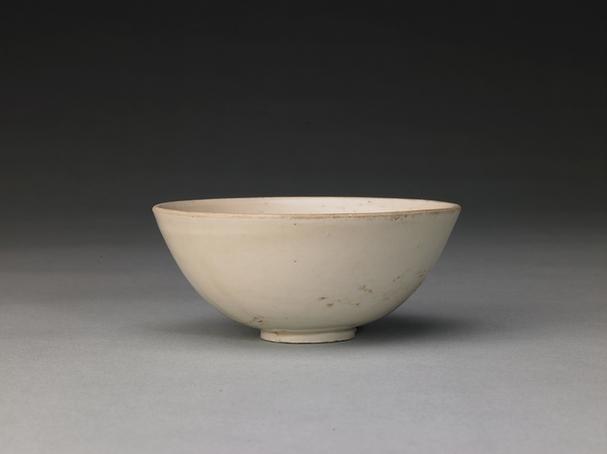 定窑白釉刻鱼藻纹碗