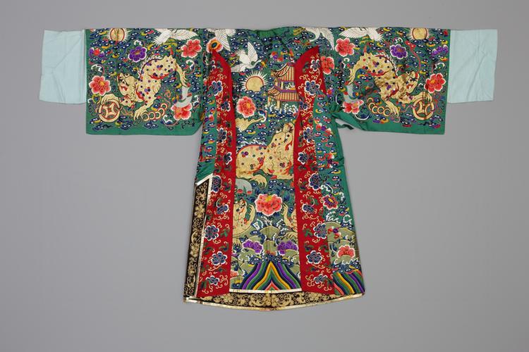 绿色缎绣彩云蝠折枝花金蟾纹男蟒