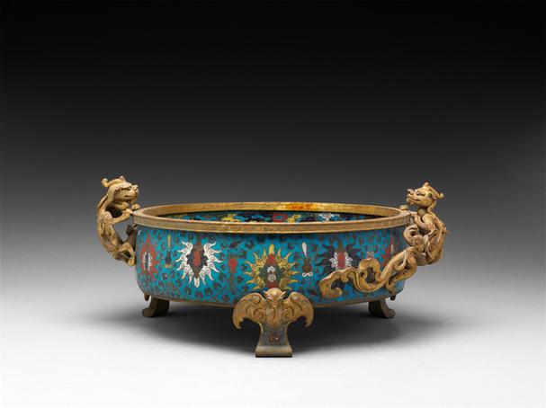 掐丝珐琅天马纹龙耳洗