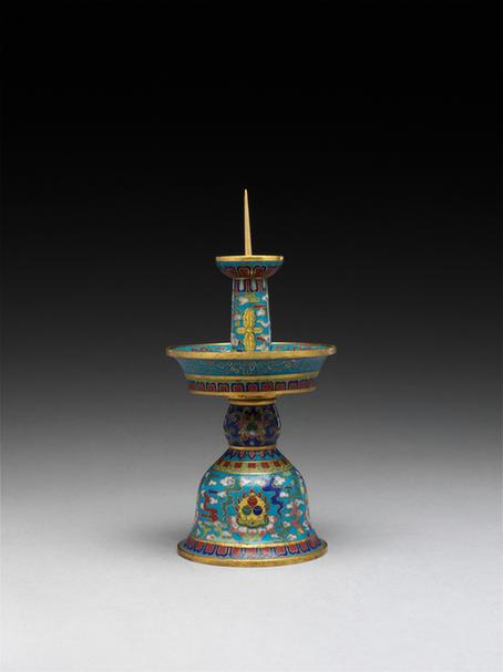 乾隆款掐丝珐琅云珠纹烛台